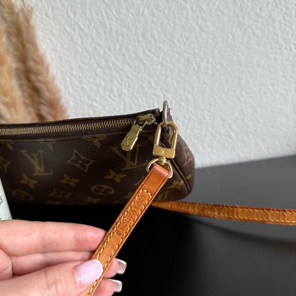 🌾AUTHENTIC Louis Vuitton Pochette with ORIGINAL LV strap🌾 - Picture 12 of 15